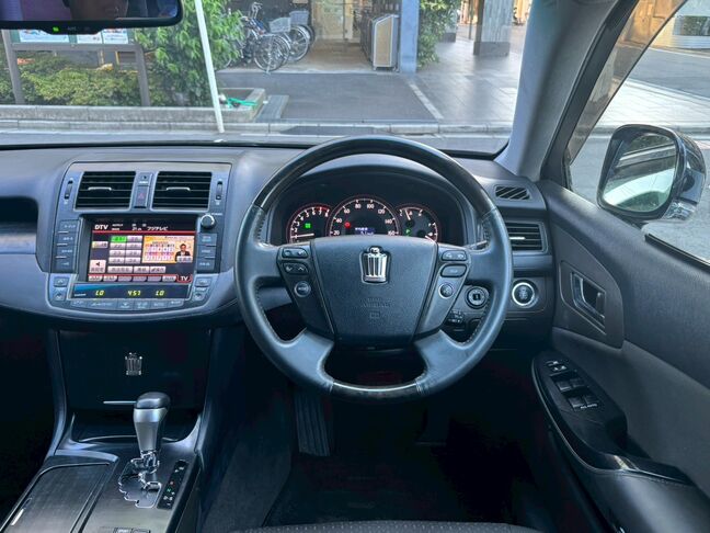 運転席も綺麗で座り心地も良く長距離のドライブも快適です。
